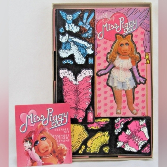 Miss Piggy Colorforms Dress-Up Set - Picture 4 of 5